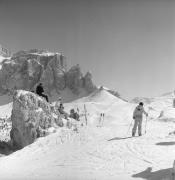 Skipisten (Positivo) di Foto Elisabeth Fuchs-Hauffen, Überlingen/Bodensee,Fuchs-Hauffen, Elisabeth (1975/03/01 - 1975/03/31)