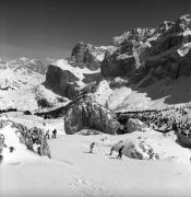 Skipisten (Positivo) di Foto Elisabeth Fuchs-Hauffen, Überlingen/Bodensee,Fuchs-Hauffen, Elisabeth (1975/03/01 - 1975/03/31)