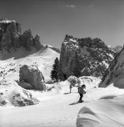 Skipisten (Positivo) di Foto Elisabeth Fuchs-Hauffen, Überlingen/Bodensee,Fuchs-Hauffen, Elisabeth (1975/03/01 - 1975/03/31)