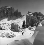 Skipisten (Positivo) di Foto Elisabeth Fuchs-Hauffen, Überlingen/Bodensee,Fuchs-Hauffen, Elisabeth (1975/03/01 - 1975/03/31)