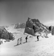 Skipisten (Positivo) di Foto Elisabeth Fuchs-Hauffen, Überlingen/Bodensee,Fuchs-Hauffen, Elisabeth (1975/03/01 - 1975/03/31)