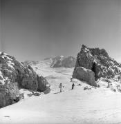 Skipisten (Positivo) di Foto Elisabeth Fuchs-Hauffen, Überlingen/Bodensee,Fuchs-Hauffen, Elisabeth (1975/03/01 - 1975/03/31)