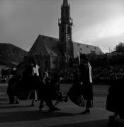 Tänzer (Positivo) di Foto Elisabeth Fuchs-Hauffen, Überlingen/Bodensee,Fuchs-Hauffen, Elisabeth (1975/05/01 - 1975/05/31)