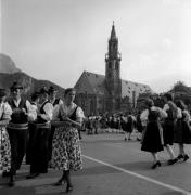 Tänzer (Positivo) di Foto Elisabeth Fuchs-Hauffen, Überlingen/Bodensee,Fuchs-Hauffen, Elisabeth (1975/05/01 - 1975/05/31)