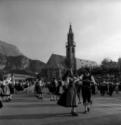 Tänzer (Positivo) di Foto Elisabeth Fuchs-Hauffen, Überlingen/Bodensee,Fuchs-Hauffen, Elisabeth (1975/05/01 - 1975/05/31)