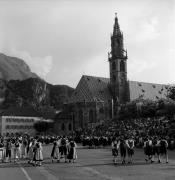 Tänzer (Positivo) di Foto Elisabeth Fuchs-Hauffen, Überlingen/Bodensee,Fuchs-Hauffen, Elisabeth (1975/05/01 - 1975/05/31)