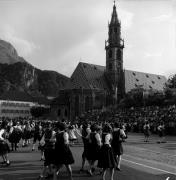 Tänzer (Positivo) di Foto Elisabeth Fuchs-Hauffen, Überlingen/Bodensee,Fuchs-Hauffen, Elisabeth (1975/05/01 - 1975/05/31)