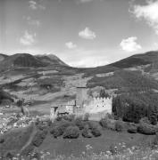 Schloß Reinegg (Sarntal) (Positivo) di Foto Elisabeth Fuchs-Hauffen, Überlingen/Bodensee,Fuchs-Hauffen, Elisabeth (1975/06/01 - 1975/06/63)