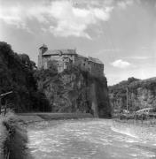 Schloß Runkelstein (Positivo) di Foto Elisabeth Fuchs-Hauffen, Überlingen/Bodensee,Fuchs-Hauffen, Elisabeth (1975/06/01 - 1975/06/63)