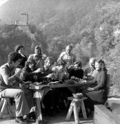 Essen und Trinken (Positivo) di Foto Elisabeth Fuchs-Hauffen, Überlingen/Bodensee,Fuchs-Hauffen, Elisabeth (1975/10/01 - 1975/10/31)