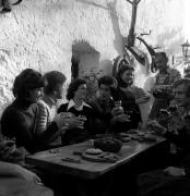 Essen und Trinken (Positivo) di Foto Elisabeth Fuchs-Hauffen, Überlingen/Bodensee,Fuchs-Hauffen, Elisabeth (1975/10/01 - 1975/10/31)