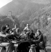 Essen und Trinken (Positivo) di Foto Elisabeth Fuchs-Hauffen, Überlingen/Bodensee,Fuchs-Hauffen, Elisabeth (1975/10/01 - 1975/10/31)