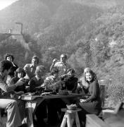 Essen und Trinken (Positivo) di Foto Elisabeth Fuchs-Hauffen, Überlingen/Bodensee,Fuchs-Hauffen, Elisabeth (1975/10/01 - 1975/10/31)