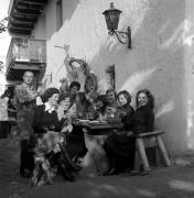 Essen und Trinken (Positivo) di Foto Elisabeth Fuchs-Hauffen, Überlingen/Bodensee,Fuchs-Hauffen, Elisabeth (1975/10/01 - 1975/10/31)