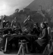 Essen und Trinken (Positivo) di Foto Elisabeth Fuchs-Hauffen, Überlingen/Bodensee,Fuchs-Hauffen, Elisabeth (1975/10/01 - 1975/10/31)