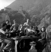 Essen und Trinken (Positivo) di Foto Elisabeth Fuchs-Hauffen, Überlingen/Bodensee,Fuchs-Hauffen, Elisabeth (1975/10/01 - 1975/10/31)