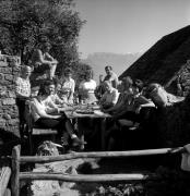 Essen und Trinken (Positivo) di Foto Elisabeth Fuchs-Hauffen, Überlingen/Bodensee,Fuchs-Hauffen, Elisabeth (1975/10/01 - 1975/10/31)