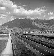 Autobahn (Positivo) di Foto Elisabeth Fuchs-Hauffen, Überlingen/Bodensee,Fuchs-Hauffen, Elisabeth (1972/10/01 - 1972/10/31)