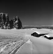 Skifahrer (Positivo) di Foto Elisabeth Fuchs-Hauffen, Überlingen/Bodensee,Fuchs-Hauffen, Elisabeth (1970/03/01 - 1970/03/31)