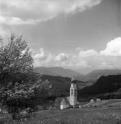 Kirche Kastelruth Seis St. Valentin (Positivo) di Foto Elisabeth Fuchs-Hauffen, Überlingen/Bodensee,Fuchs-Hauffen, Elisabeth (1972/05/01 - 1972/05/31)