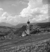 Kirche Kastelruth Seis St. Valentin (Positivo) di Foto Elisabeth Fuchs-Hauffen, Überlingen/Bodensee,Fuchs-Hauffen, Elisabeth (1972/05/01 - 1972/05/31)