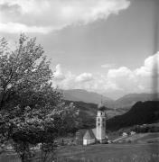 Kirche Kastelruth Seis St. Valentin (Positivo) di Foto Elisabeth Fuchs-Hauffen, Überlingen/Bodensee,Fuchs-Hauffen, Elisabeth (1972/05/01 - 1972/05/31)