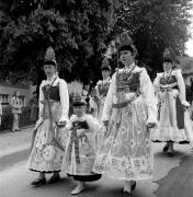 Umzug: Gröden (Positivo) di Foto Elisabeth Fuchs-Hauffen, Überlingen/Bodensee,Fuchs-Hauffen, Elisabeth (1968/06/01 - 1968/06/63)