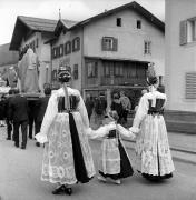 Umzug: Gröden (Positivo) di Foto Elisabeth Fuchs-Hauffen, Überlingen/Bodensee,Fuchs-Hauffen, Elisabeth (1968/06/01 - 1968/06/63)