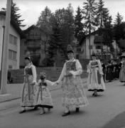 Umzug: Gröden (Positivo) di Foto Elisabeth Fuchs-Hauffen, Überlingen/Bodensee,Fuchs-Hauffen, Elisabeth (1968/06/01 - 1968/06/63)