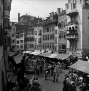 passanti (Positivo) di Foto Elisabeth Fuchs-Hauffen, Überlingen/Bodensee,Fuchs-Hauffen, Elisabeth (1976/08/01 - 1976/08/31)