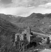 Schloß Karneid (Positivo) di Foto Elisabeth Fuchs-Hauffen, Überlingen/Bodensee,Fuchs-Hauffen, Elisabeth (1977/04/01 - 1977/04/43)