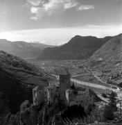 Schloß Karneid (Positivo) di Foto Elisabeth Fuchs-Hauffen, Überlingen/Bodensee,Fuchs-Hauffen, Elisabeth (1977/04/01 - 1977/04/43)