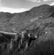 Schloß Karneid (Positivo) di Foto Elisabeth Fuchs-Hauffen, Überlingen/Bodensee,Fuchs-Hauffen, Elisabeth (1977/04/01 - 1977/04/43)