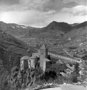 Schloß Karneid (Positivo) di Foto Elisabeth Fuchs-Hauffen, Überlingen/Bodensee,Fuchs-Hauffen, Elisabeth (1977/04/01 - 1977/04/43)