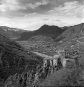 Schloß Karneid (Positivo) di Foto Elisabeth Fuchs-Hauffen, Überlingen/Bodensee,Fuchs-Hauffen, Elisabeth (1977/04/01 - 1977/04/43)