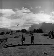 Wanderer/Ausflügler (Positivo) di Foto Elisabeth Fuchs-Hauffen, Überlingen/Bodensee,Fuchs-Hauffen, Elisabeth (1976/06/01 - 1976/06/63)