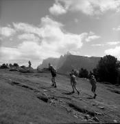 Wanderer/Ausflügler (Positivo) di Foto Elisabeth Fuchs-Hauffen, Überlingen/Bodensee,Fuchs-Hauffen, Elisabeth (1976/06/01 - 1976/06/63)