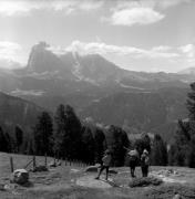 Wanderer/Ausflügler (Positivo) di Foto Elisabeth Fuchs-Hauffen, Überlingen/Bodensee,Fuchs-Hauffen, Elisabeth (1976/06/01 - 1976/06/63)