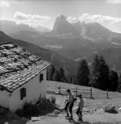 Almhütte Raschötzer Alm (Positivo) di Foto Elisabeth Fuchs-Hauffen, Überlingen/Bodensee,Fuchs-Hauffen, Elisabeth (1976/06/01 - 1976/06/63)