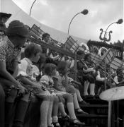 banda musicale (Positivo) di Foto Elisabeth Fuchs-Hauffen, Überlingen/Bodensee,Fuchs-Hauffen, Elisabeth (1976/10/01 - 1976/10/31)