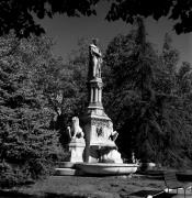 Denkmal Walther von der Vogelweide Bozen (Positivo) di Foto Elisabeth Fuchs-Hauffen, Überlingen/Bodensee,Fuchs-Hauffen, Elisabeth (1976/10/01 - 1976/10/31)