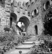 Schloß Fahlburg (Tisens) (Positivo) di Foto Elisabeth Fuchs-Hauffen, Überlingen/Bodensee,Fuchs-Hauffen, Elisabeth (1977/04/01 - 1977/04/43)