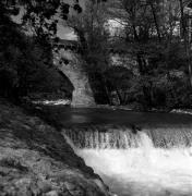 Brücke Steinerner Steg/Römersteg Meran (Positivo) di Foto Elisabeth Fuchs-Hauffen, Überlingen/Bodensee,Fuchs-Hauffen, Elisabeth (1977/04/01 - 1977/04/43)