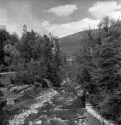 Brücke Steinerner Steg/Römersteg Meran (Positivo) di Foto Elisabeth Fuchs-Hauffen, Überlingen/Bodensee,Fuchs-Hauffen, Elisabeth (1977/04/01 - 1977/04/43)