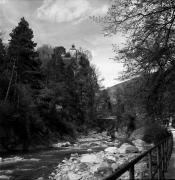 Brücke Steinerner Steg/Römersteg Meran (Positivo) di Foto Elisabeth Fuchs-Hauffen, Überlingen/Bodensee,Fuchs-Hauffen, Elisabeth (1977/04/01 - 1977/04/43)