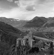 Schloß Karneid (Positivo) di Foto Elisabeth Fuchs-Hauffen, Überlingen/Bodensee,Fuchs-Hauffen, Elisabeth (1977/04/01 - 1977/04/43)