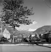 Wassermauer Bozen (Promenade) (Positivo) di Foto Elisabeth Fuchs-Hauffen, Überlingen/Bodensee,Fuchs-Hauffen, Elisabeth (1977/04/01 - 1977/04/43)