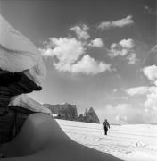 Skifahrer (Positivo) di Foto Elisabeth Fuchs-Hauffen, Überlingen/Bodensee,Fuchs-Hauffen, Elisabeth (1977/02/01 - 1977/02/28)