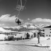 Skipisten (Positivo) di Foto Elisabeth Fuchs-Hauffen, Überlingen/Bodensee,Fuchs-Hauffen, Elisabeth (1977/02/01 - 1977/02/28)