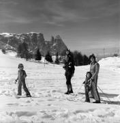 famiglia (Positivo) di Foto Elisabeth Fuchs-Hauffen, Überlingen/Bodensee,Fuchs-Hauffen, Elisabeth (1977/03/01 - 1977/03/31)